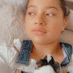 Meet your Posher, Leila